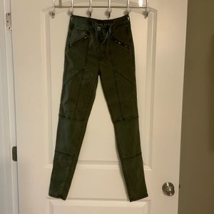 American Eagle Outfitters Super Stretch Size 4 X-Long Green Zip Hip Pockets